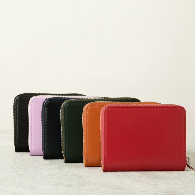 ラウンドファスナー二つ折り財布（コードバン）（ブランド名であるYAMAMOTOのロゴ入り）